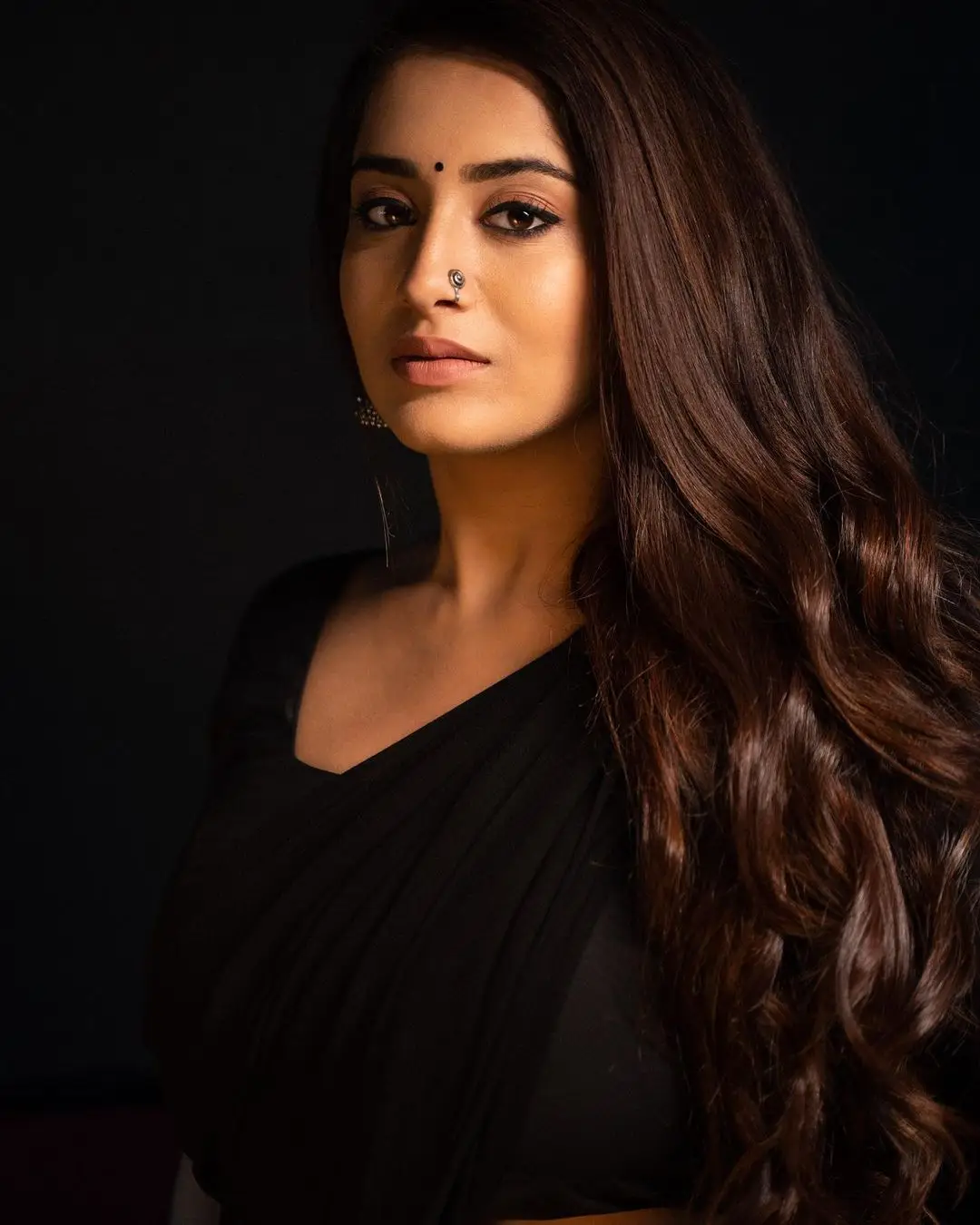 Rashi Singh Long Hair Photos in Black Saree